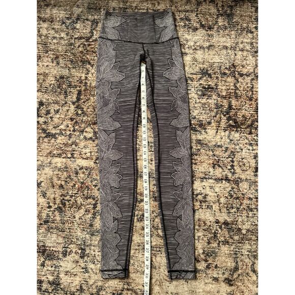 Lululemon Dottie Tribe Gray Floral Stripe Wunder Under Leggings - Picture 5 of 7